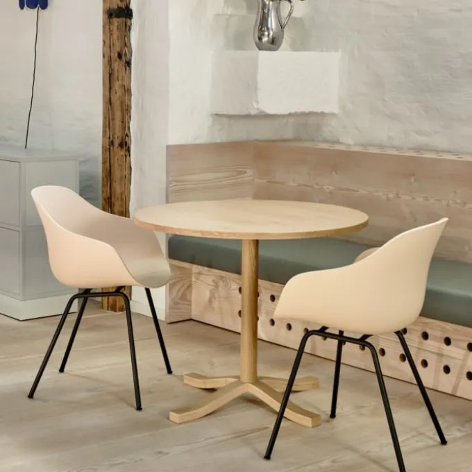 About A Chair AAC 226
