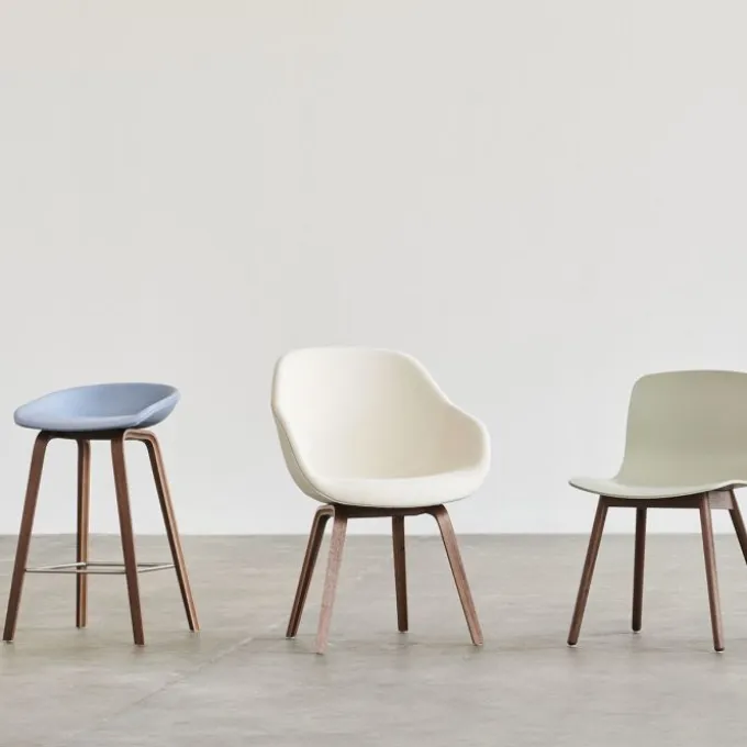 About a chair AAC 123 - Noyer