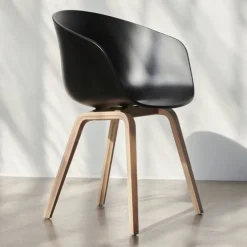 About a chair AAC 22 - pied bois