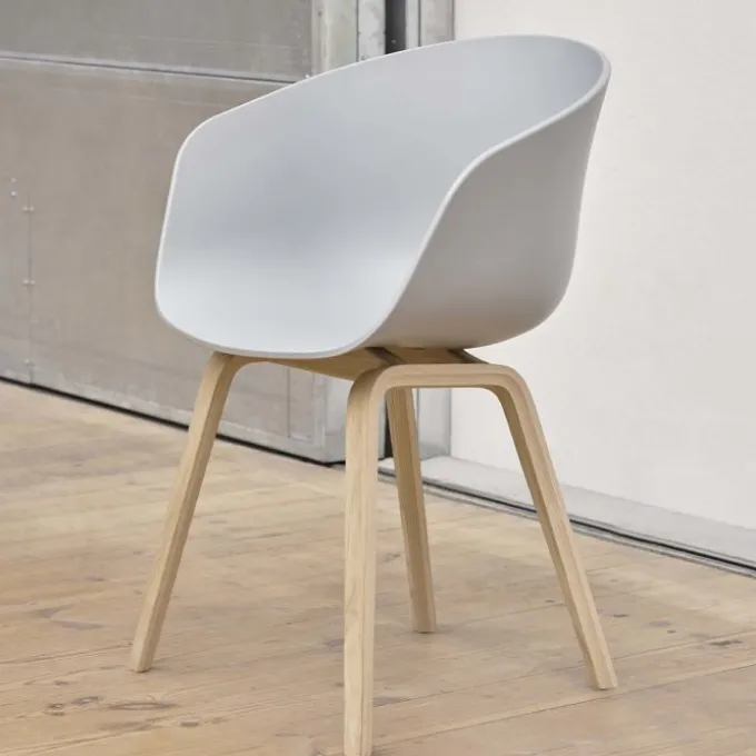 About a chair AAC 22 - pied bois