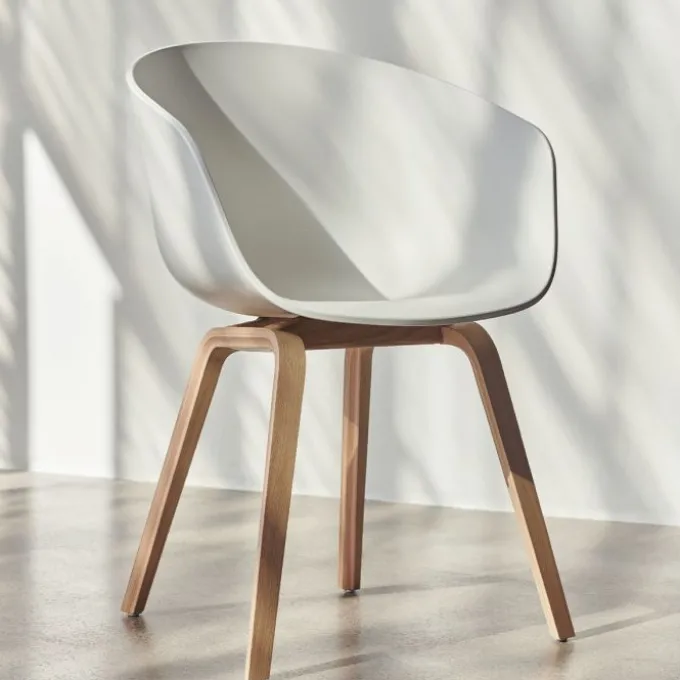 About a chair AAC 22 - pied bois