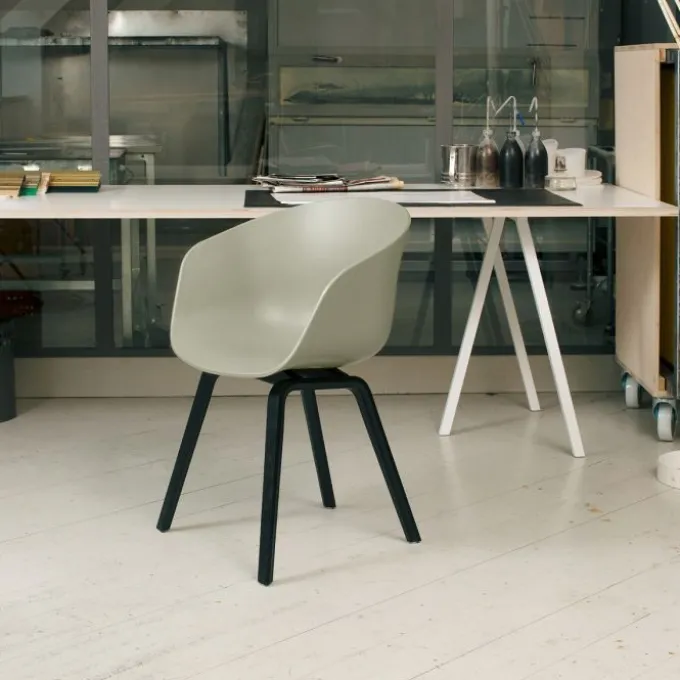 About a chair AAC 22 - pied bois