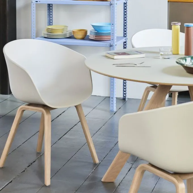 About a chair AAC 22 - pied bois