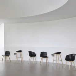 About a chair pieds bois AAC 12