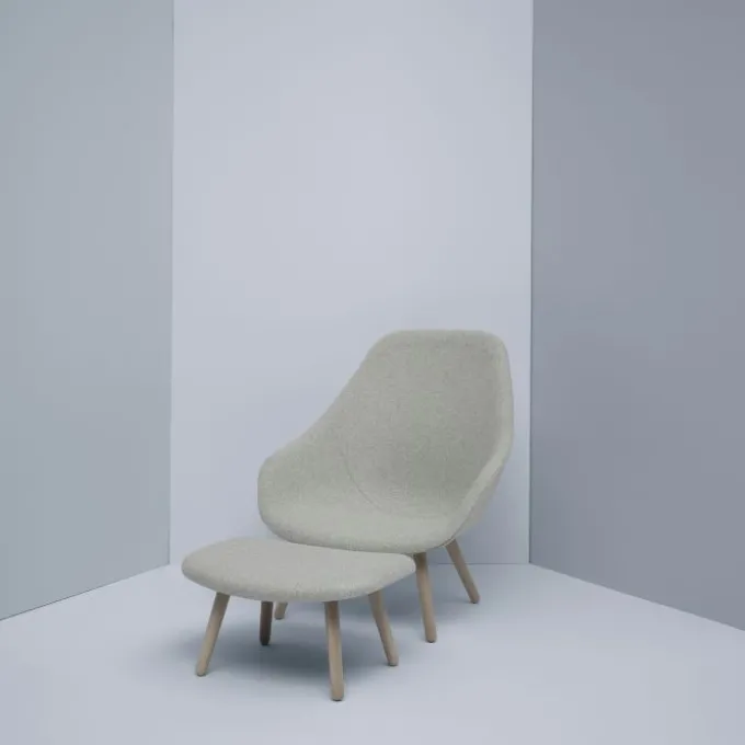 About A Lounge Chair AAL 92