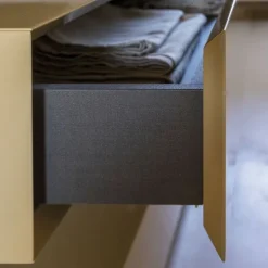 And - Commode