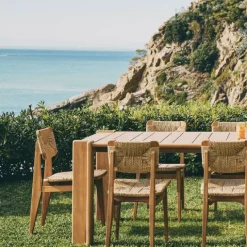 Atmosfera Dining Table