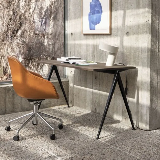 Bureau Pyramid 01