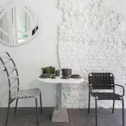 Chaise avec accoudoirs Inout 824