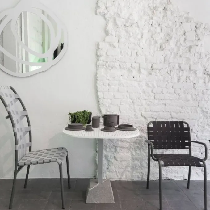 Chaise avec accoudoirs Inout 824