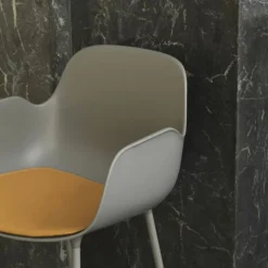 Chaise de bar Form avec accoudoirs