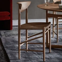 Chaise Drawn