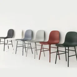 Chaise Form pieds en acier