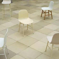 Chaise Form pieds en acier