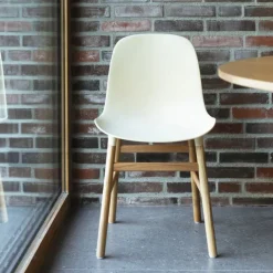 Chaise Form pieds en bois