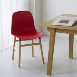 Chaise Form pieds en bois
