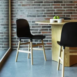 Chaise Form pieds en bois