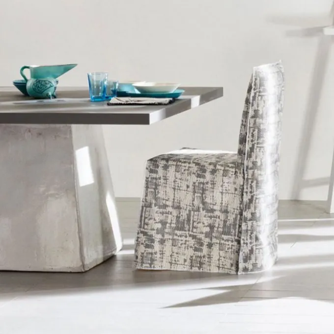 Chaise Ghost 23
