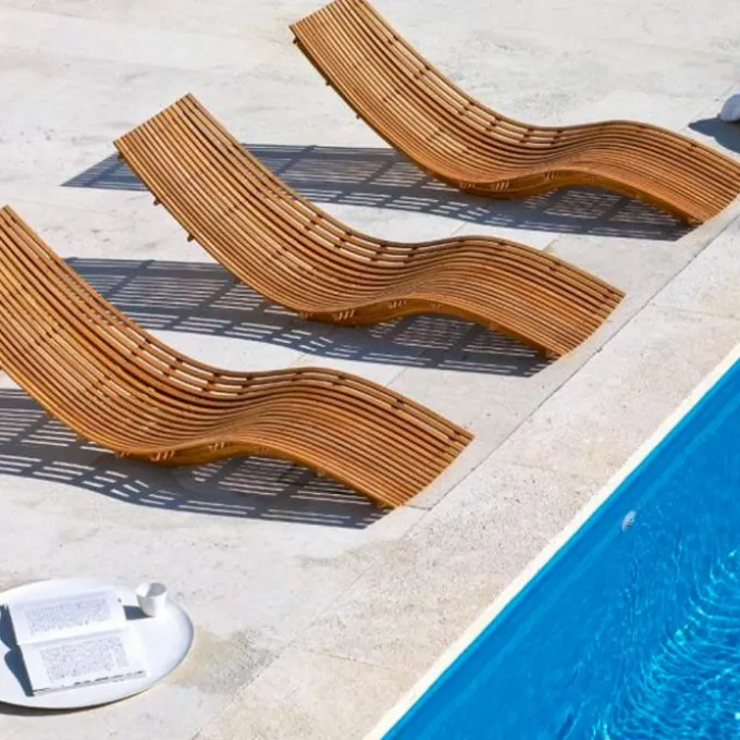 Chaise longue empilable Swing en teck