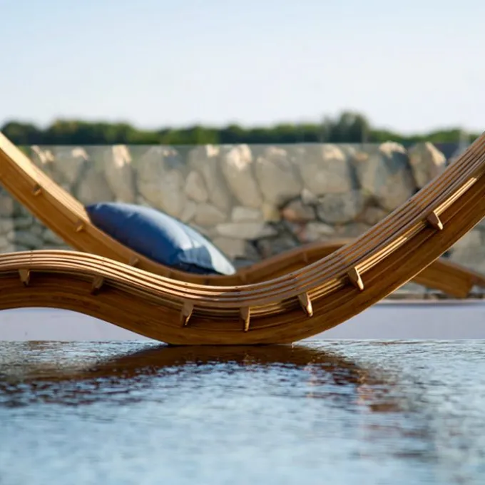 Chaise longue empilable Swing en teck