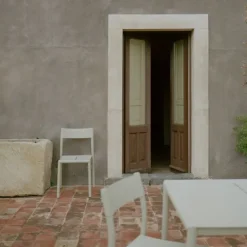 Chaise May