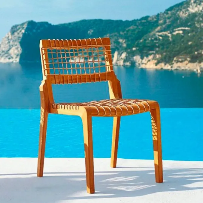 Chaise Synthesis