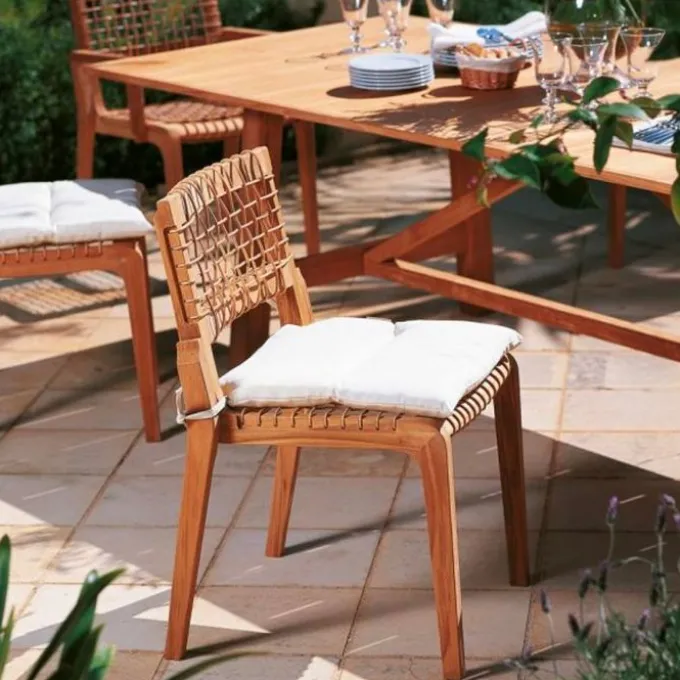 Chaise Synthesis