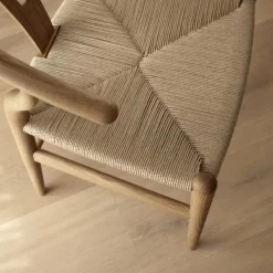 CH24 "The Wishbone Chair"