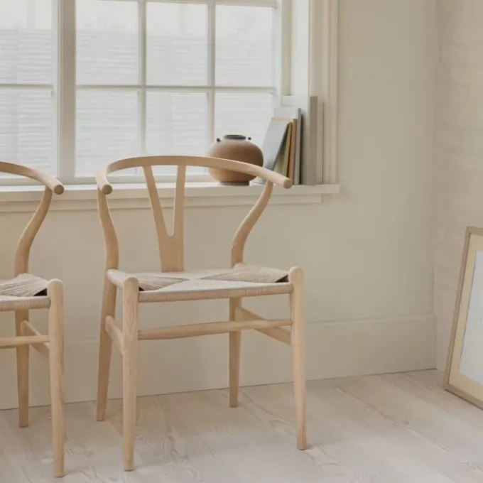 CH24 "The Wishbone Chair"