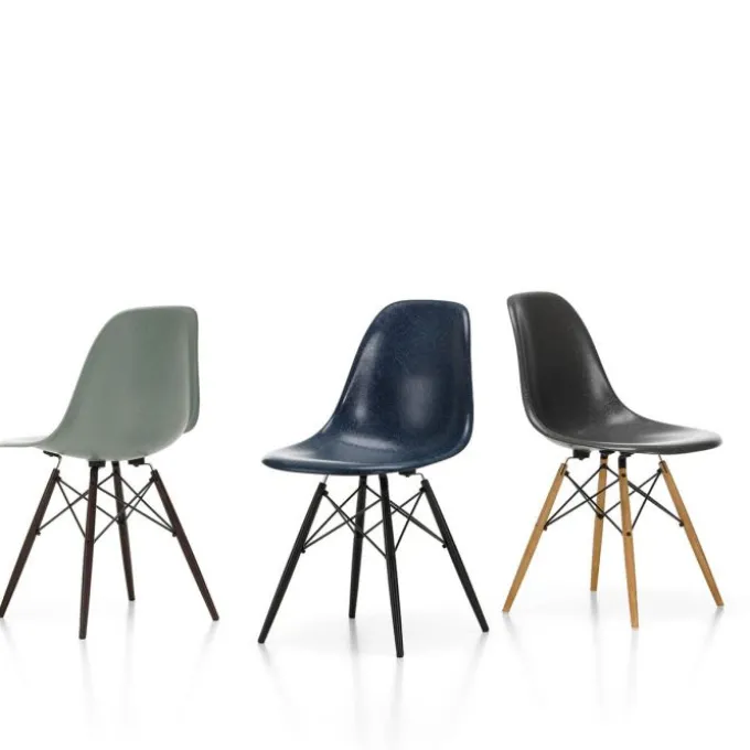 Eames Fiberglass Side Chair DSW