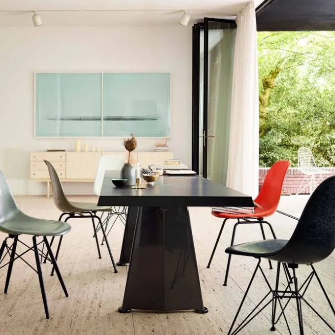 Eames Fiberglass Side Chair DSW