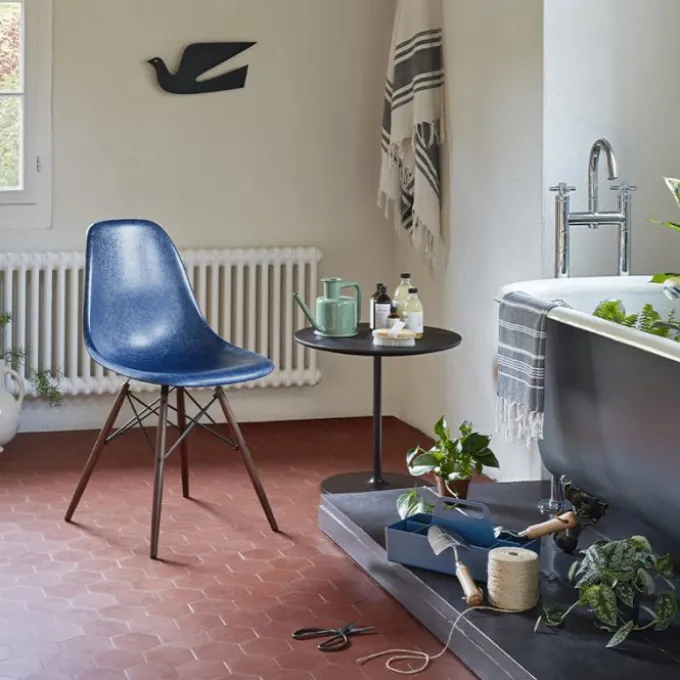 Eames Fiberglass Side Chair DSW