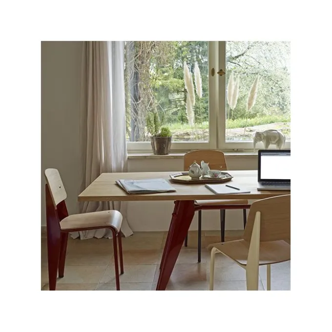 Em Table