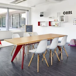Em Table