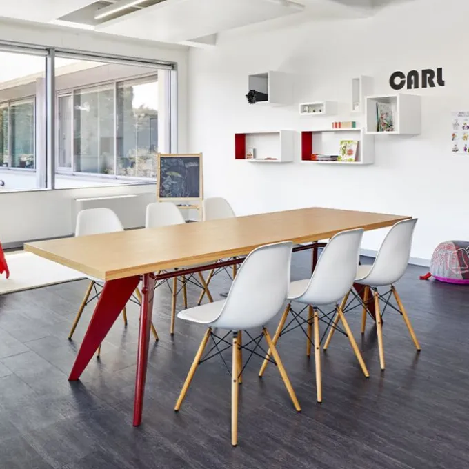Em Table