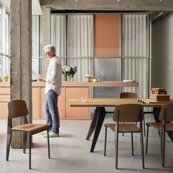 Em Table