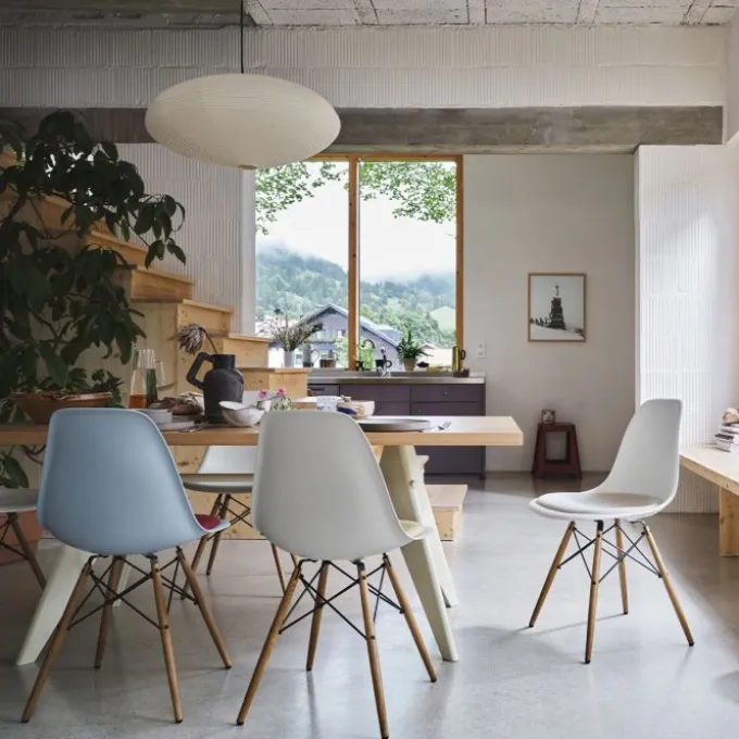 Em Table