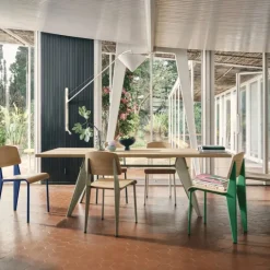 Em Table