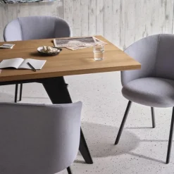 Em Table