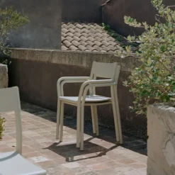Fauteuil May
