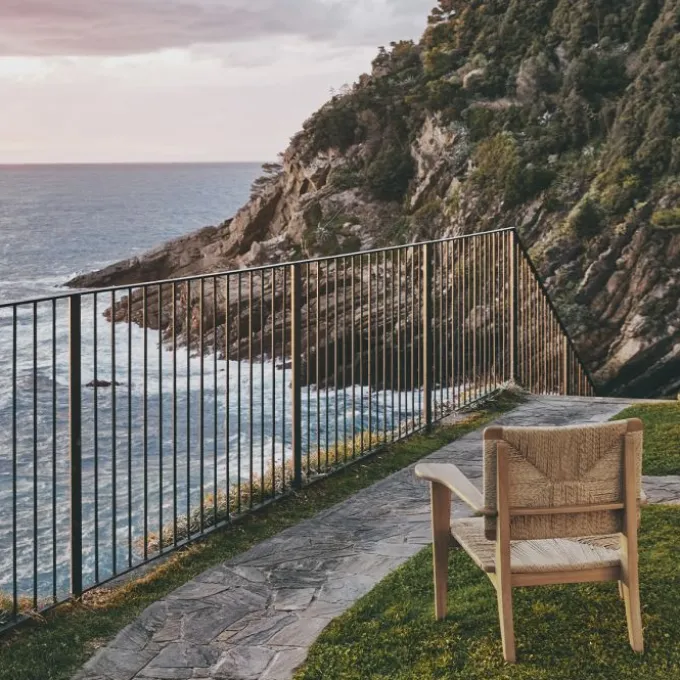 F-Chair