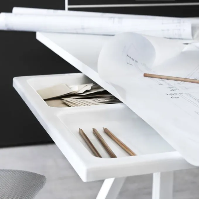Height-Adjustable conference table