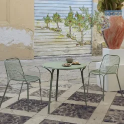 Hiray Table