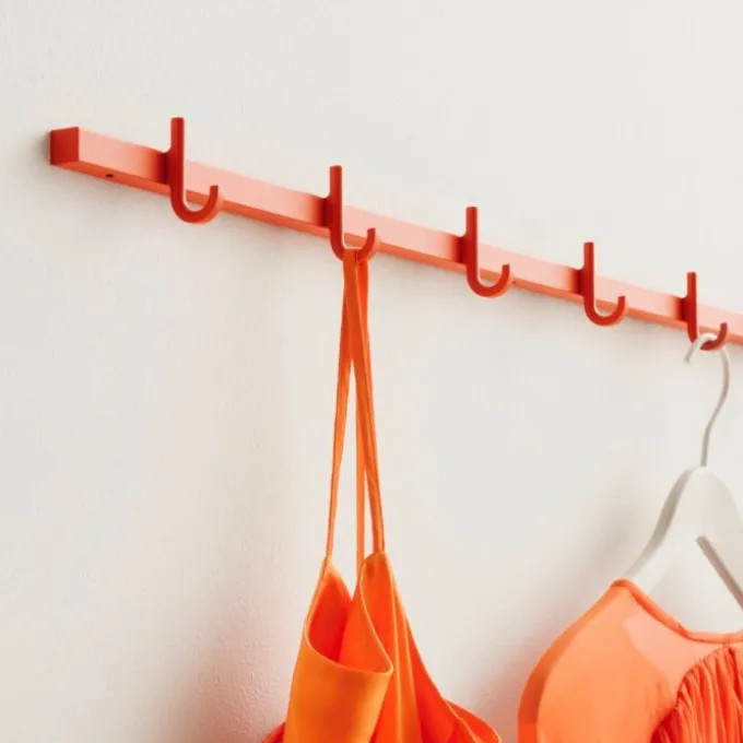 Hook rail