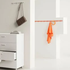 Hook rail