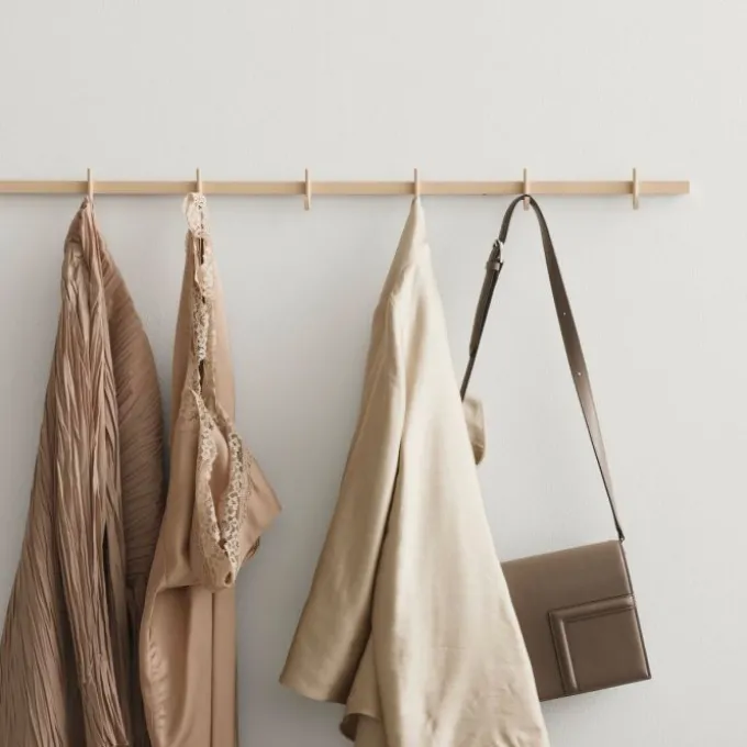 Hook rail