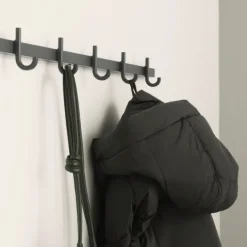 Hook rail