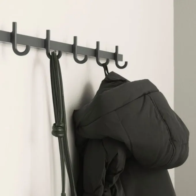 Hook rail
