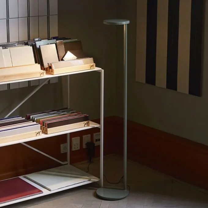 Lampadaire oblique USB-C