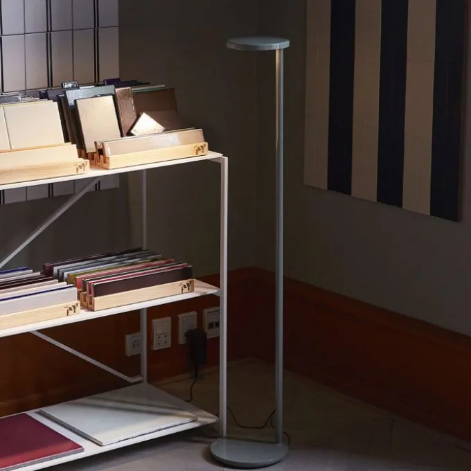 Lampadaire oblique USB-C